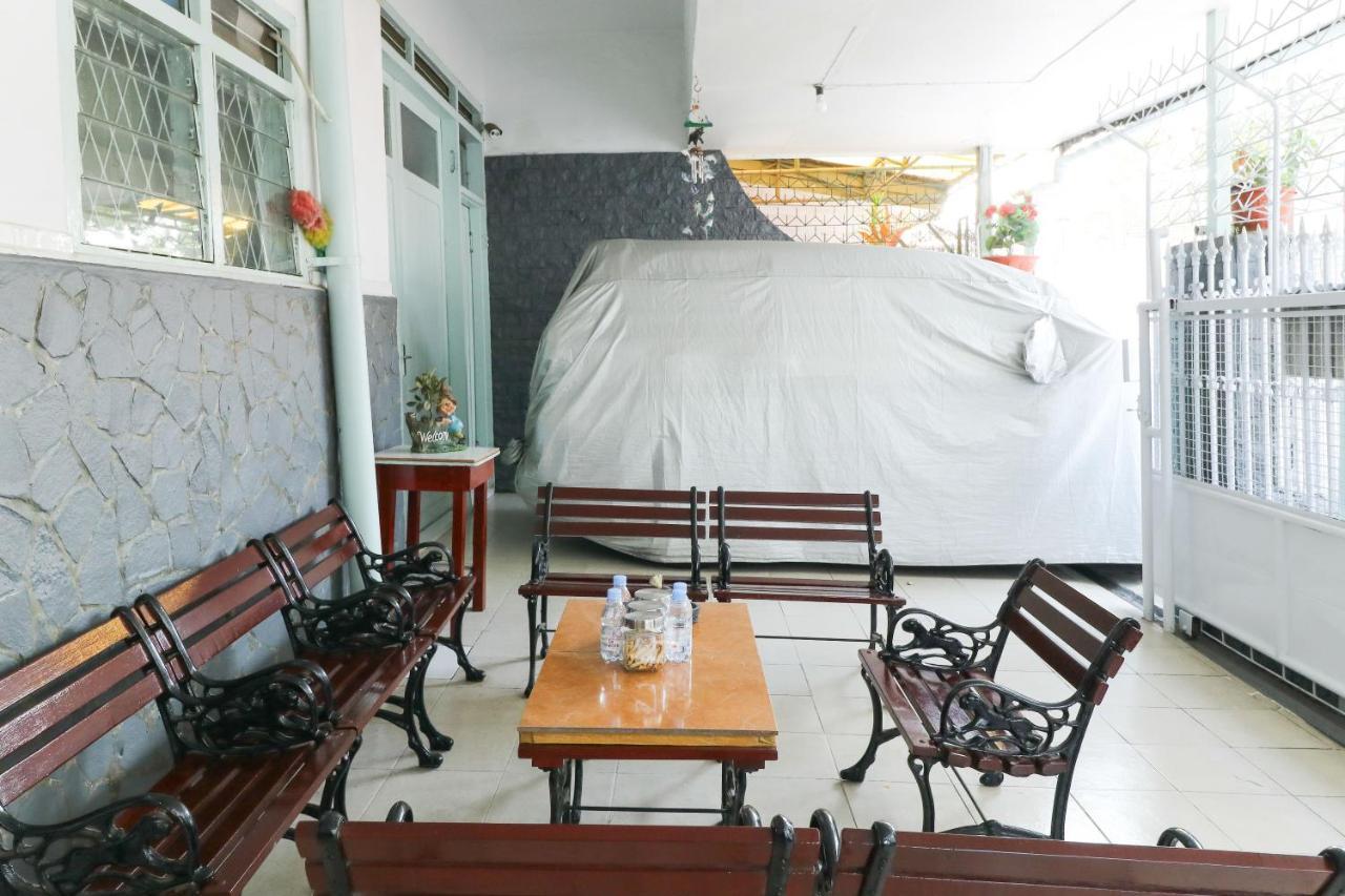 เอมีส์ เกสต์เฮาส์ Jenggrik ภายนอก รูปภาพ